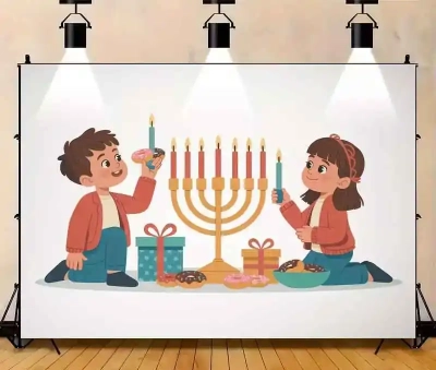 פוסטר רקע 2 ילדים ליד חנוכייה בגודל 150x130 ס