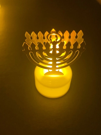 נרות לד עם חנוכייה