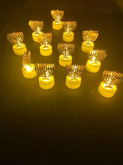 נרות לד עם חנוכייה